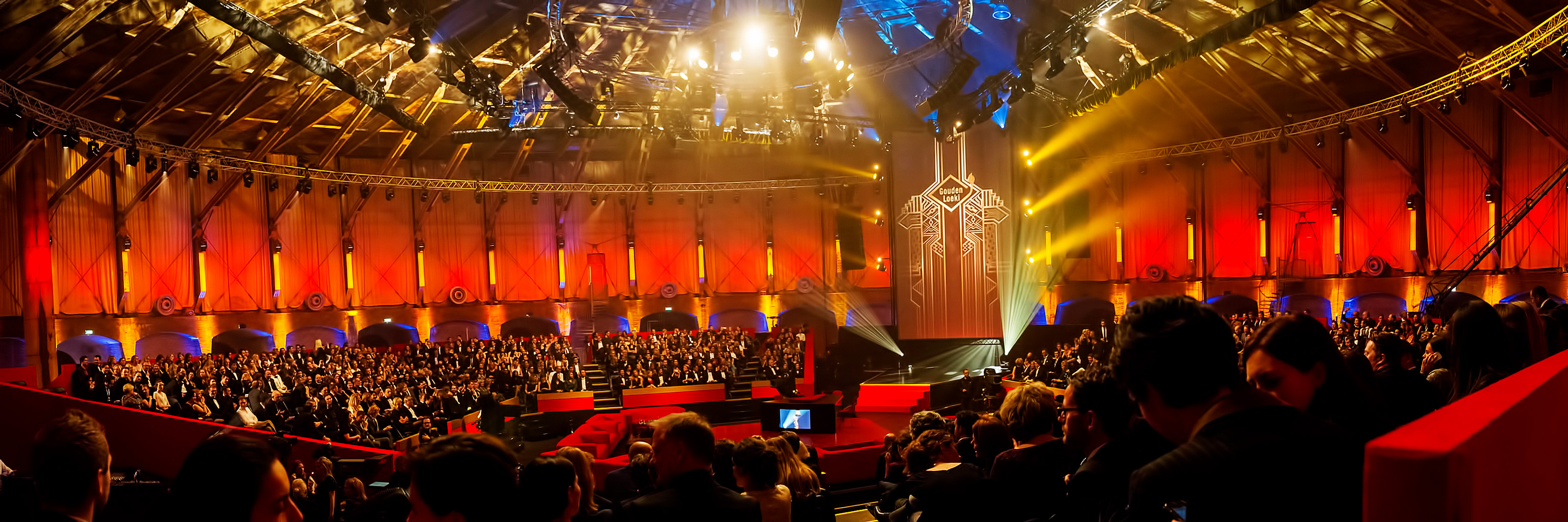 panoramic photo overviewing the whole set