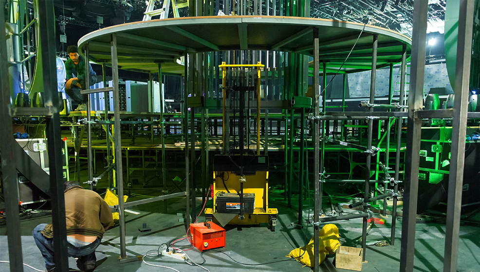 photo, constructing the elevator from an electric forklift
