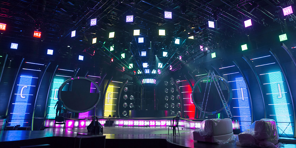 photo, set overview, some three quarters into the build