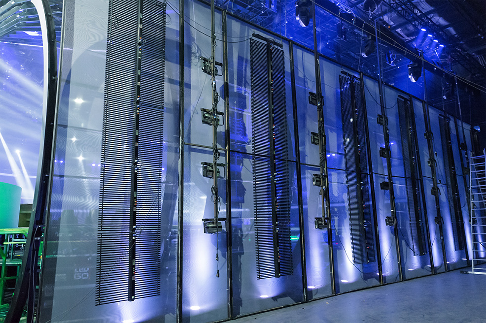 photo, side walls viewed from the back