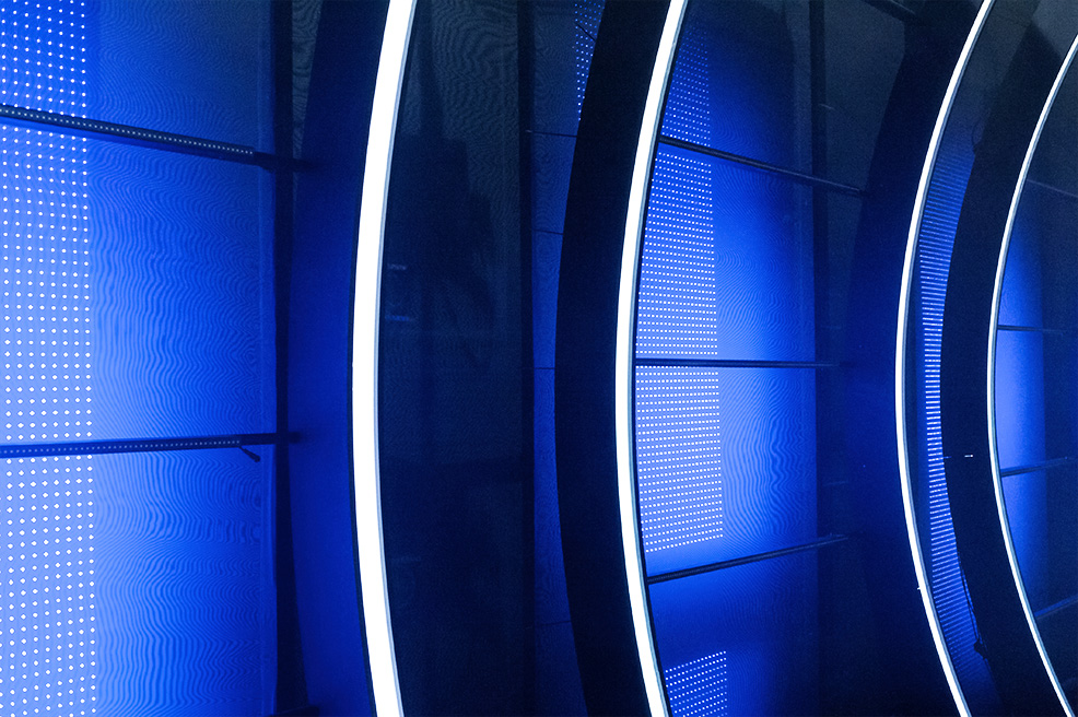 photo, side walls viewed from the front, now fully operational